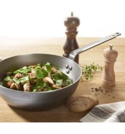 DeBuyer Mineral B Element Hapjespan - Ø 28 Cm -Pannen Verkoop 1122x1200 1