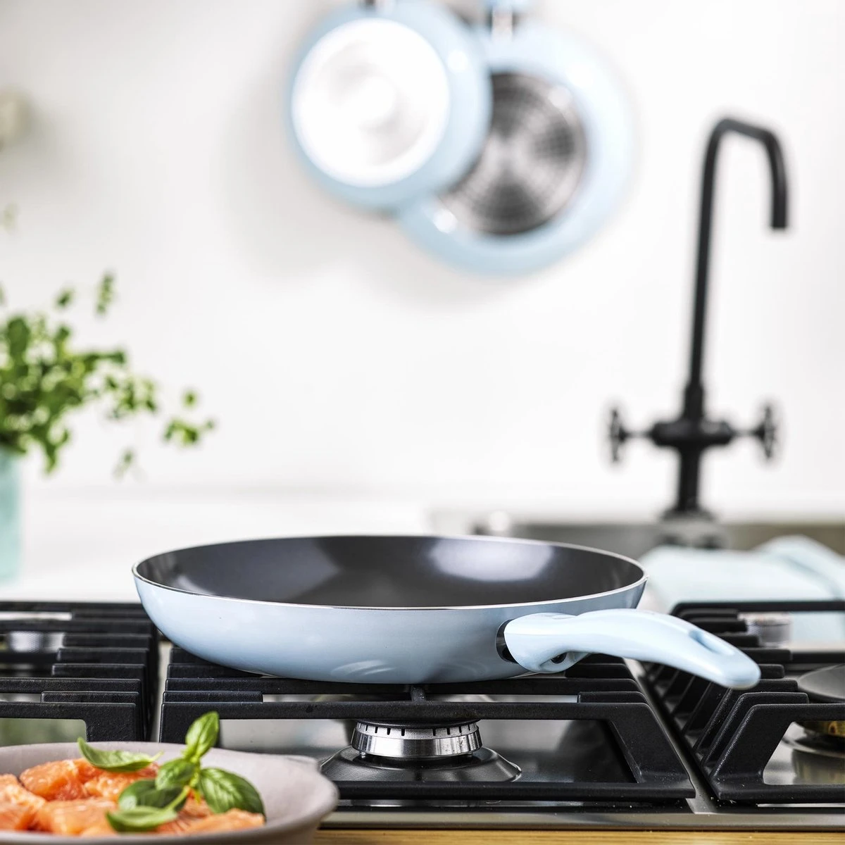 VitaVerde Expert Koekenpannenset Ø 20cm + Ø 24cm + Ø 28cm - Lichtblauw - Inductie - PFAS-vrij 5 VitaVerde Expert Koekenpannenset Ø 20cm + Ø 24cm + Ø 28cm - Lichtblauw - Inductie - PFAS-vrij - Afbeelding 5