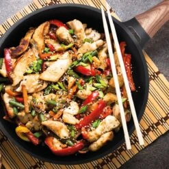 Rosmarino Black Line - Wokpan - Ø30cm - 100% PFAS & PFOA Vrij - Gegoten Aluminium - Non-stick Minerale Coating - Ergonomische Handgreep - Geschikt Voor Alle Warmtebronnen & Vaatwasser 25 Rosmarino Black Line - Wokpan - Ø30cm - 100% PFAS & PFOA Vrij - Gegoten Aluminium - Non-stick Minerale Coating - Ergonomische Handgreep - Geschikt Voor Alle Warmtebronnen & Vaatwasser -Pannen Verkoop 1200x1200 273