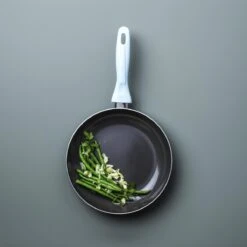 VitaVerde Expert Koekenpannenset Ø 24cm + Ø 28cm - Lichtblauw - Inductie - PFAS-vrij -Pannen Verkoop 1200x1200 49