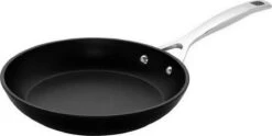 Le Creuset Koekenpan Les Forgées TNS - ø 24 Cm - Standaard Anti-aanbaklaag 12 Le Creuset Koekenpan Les Forgées TNS - ø 24 Cm - Standaard Anti-aanbaklaag -Pannen Verkoop 1200x601 11