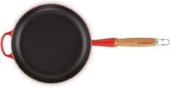 Le Creuset Koekenpan Signature Kersenrood - ø 28 Cm / 2.6 Liter - Geëmailleerde Anti-aanbaklaag -Pannen Verkoop 1200x616 3