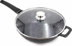 Cheffinger Wokpan Met Deksel - 32cm - Zwart - Pan - Keukenaccessoires -Pannen Verkoop 1200x767