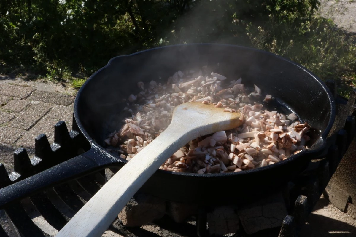 The Windmill Koekenpan Skillet Extra - 31,5 Cm - Gietijzer Zwart 18 The Windmill Koekenpan Skillet Extra - 31,5 Cm - Gietijzer Zwart - Afbeelding 18