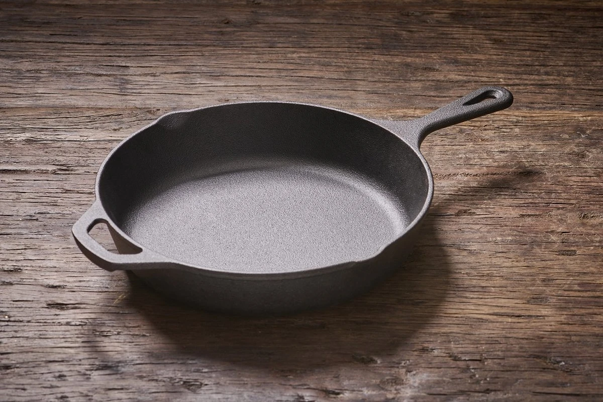 Koock Amsterdam® Skillet Gietijzer - Koekenpan - Geschikt Voor Alle Warmtebronnen Incl. BBQ En Inductie 8 Koock Amsterdam® Skillet Gietijzer - Koekenpan - Geschikt Voor Alle Warmtebronnen Incl. BBQ En Inductie - Afbeelding 8