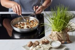 Demeyere Essential 5 RVS Koekenpan – Koekenpan Inductie - 28 Cm – PTFE-vrij 9 Demeyere Essential 5 RVS Koekenpan – Koekenpan Inductie - 28 Cm – PTFE-vrij -Pannen Verkoop 1200x800 42