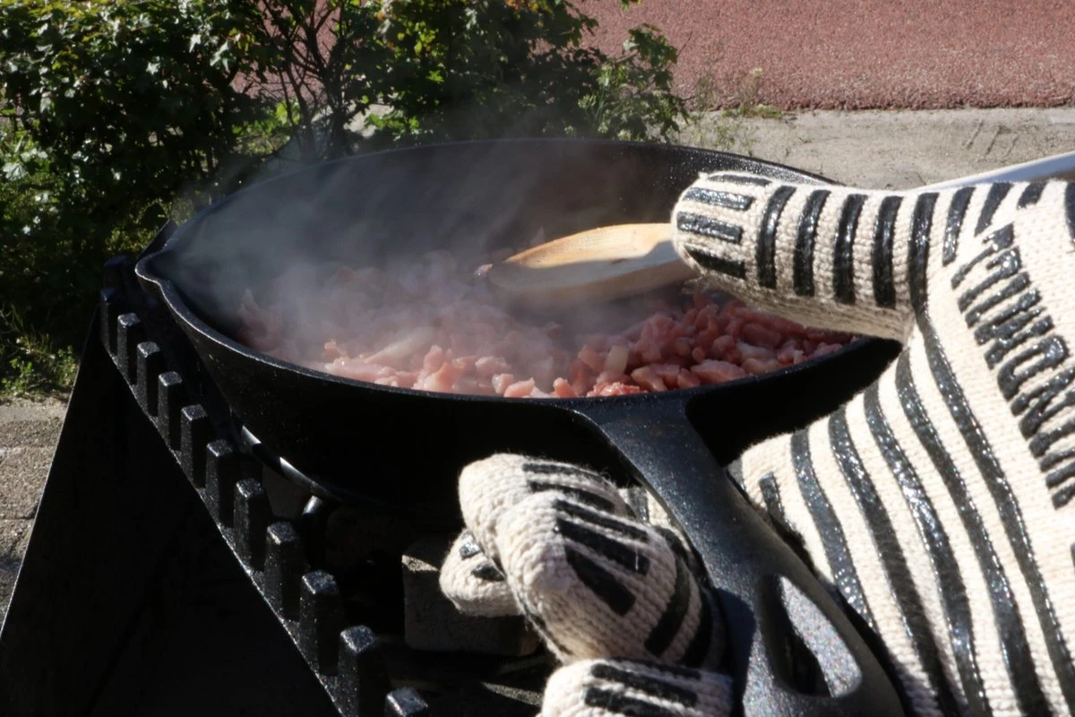 The Windmill Koekenpan Skillet Extra - 31,5 Cm - Gietijzer Zwart 8 The Windmill Koekenpan Skillet Extra - 31,5 Cm - Gietijzer Zwart - Afbeelding 8