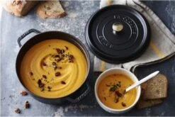 Staub Ronde Braadpan - Ø28 Cm - Zwart -Pannen Verkoop 1200x801