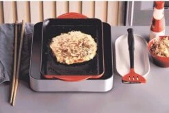 Le Creuset - Gietijzeren Grillplaat - 32x22cm - Kersenrood -Pannen Verkoop 1200x807 2