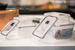 The White Series - Keramische Pannenset Met Glazen Deksels - Inclusief Set Vershoudbakjes - Zwart 9 The White Series - Keramische Pannenset Met Glazen Deksels - Inclusief Set Vershoudbakjes - Zwart -Pannen Verkoop 1200x813 3