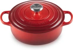 Le Creuset - Gietijzeren - Lage Braadpan - 24cm - Kersenrood 24 Le Creuset - Gietijzeren - Lage Braadpan - 24cm - Kersenrood -Pannen Verkoop 1200x821 2