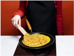 Staub Flensjespan - Houten Steel - 28 Cm - Zwart 9 Staub Flensjespan - Houten Steel - 28 Cm - Zwart -Pannen Verkoop 1200x899 8